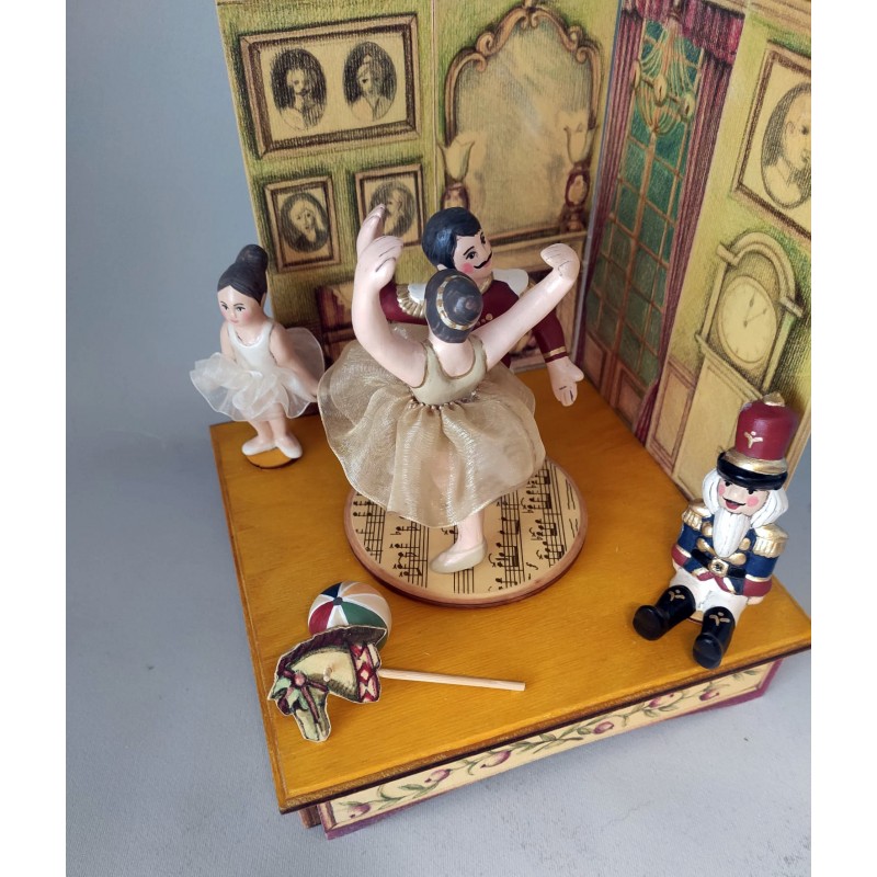 carillon ballerina in legno da collezione clara e lo schiaccianoci e il  balletto. Carillon da collezione
