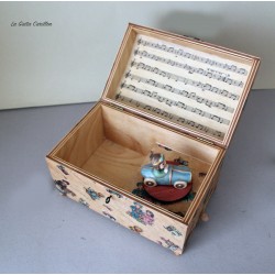 Carillon portagioie a bauletto con giocattolo girevole: macchinine. Carillon artigianale per neonati e bambini. regalo nascita