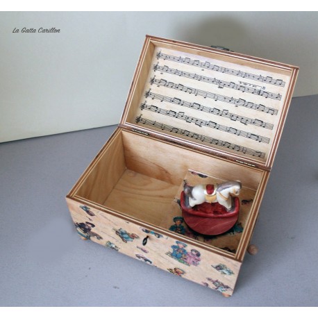 Carillon portagioie a bauletto con giocattolo girevole: cavallino a dondolo. Carillon artigianale per neonati e bambini. Idea re