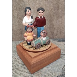 carillon in legno ritratto di famiglia, carillon papà, mamma fratello e sorella, carillon personalizzato. Carillon bambini