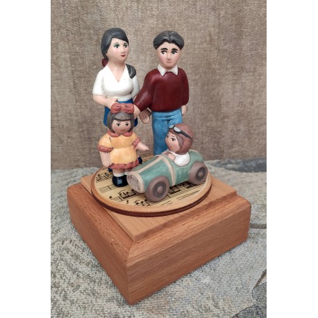 carillon in legno ritratto di famiglia, carillon papà, mamma fratello e sorella, carillon personalizzato. Carillon bambini